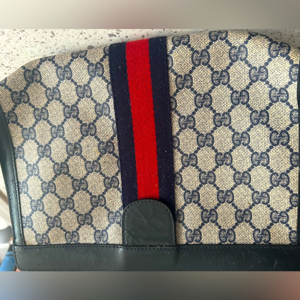 Vintage Gucci clutch bag